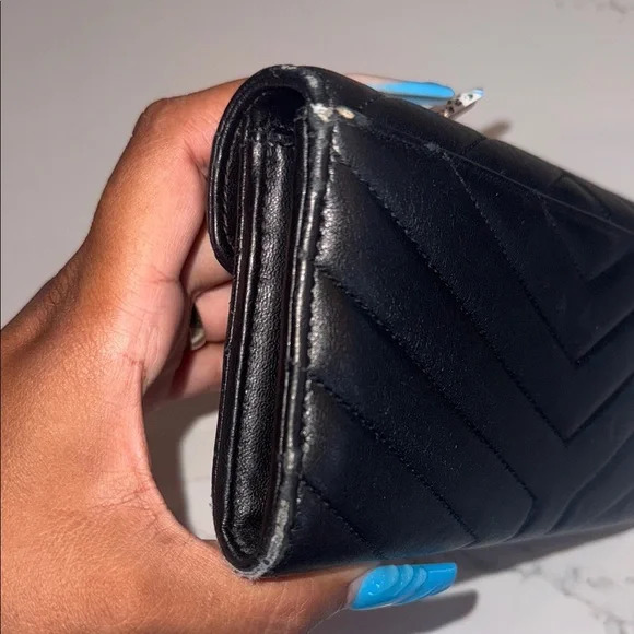 100% Authentic Women’s Yves Saint Laurent Y-quilted Calfskin Leather Wallet . - Picture 3 of 10